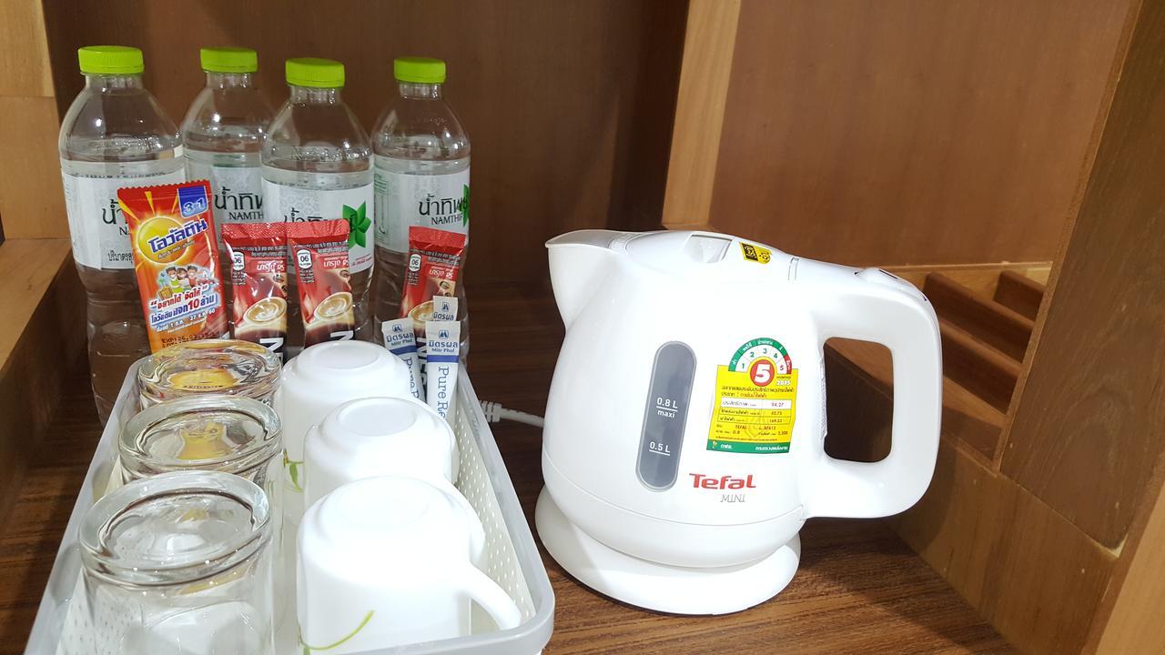 ホテル ダブル D ルームズ＆カフェ バンコク都 エクステリア 写真
